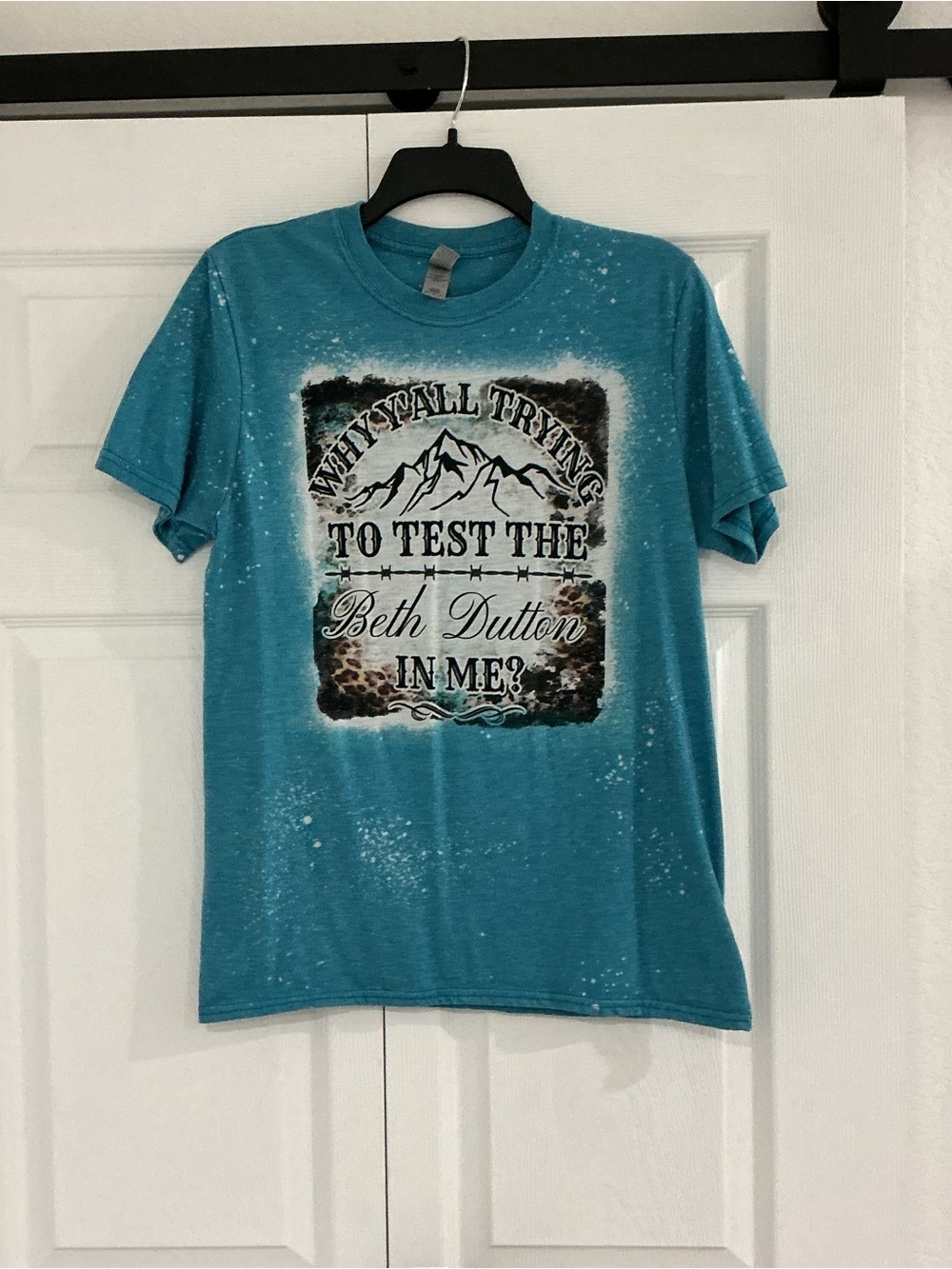 Yellowstone/Dutton Ranch Teal Graphic Short-Sleeve Tee